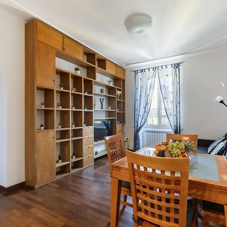 Hostly-roma Clelia Suite-few Steps From S Giovanni Apartman *