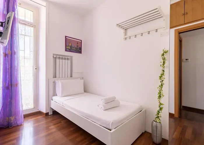 Hostly-roma Clelia Suite-few Steps From S Giovanni Apartman
